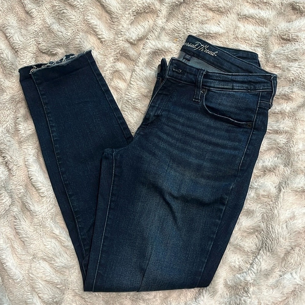 Universal Thread Womens Dark Wash Distressed Skinny Jeans Raw Hem Size 6/28R